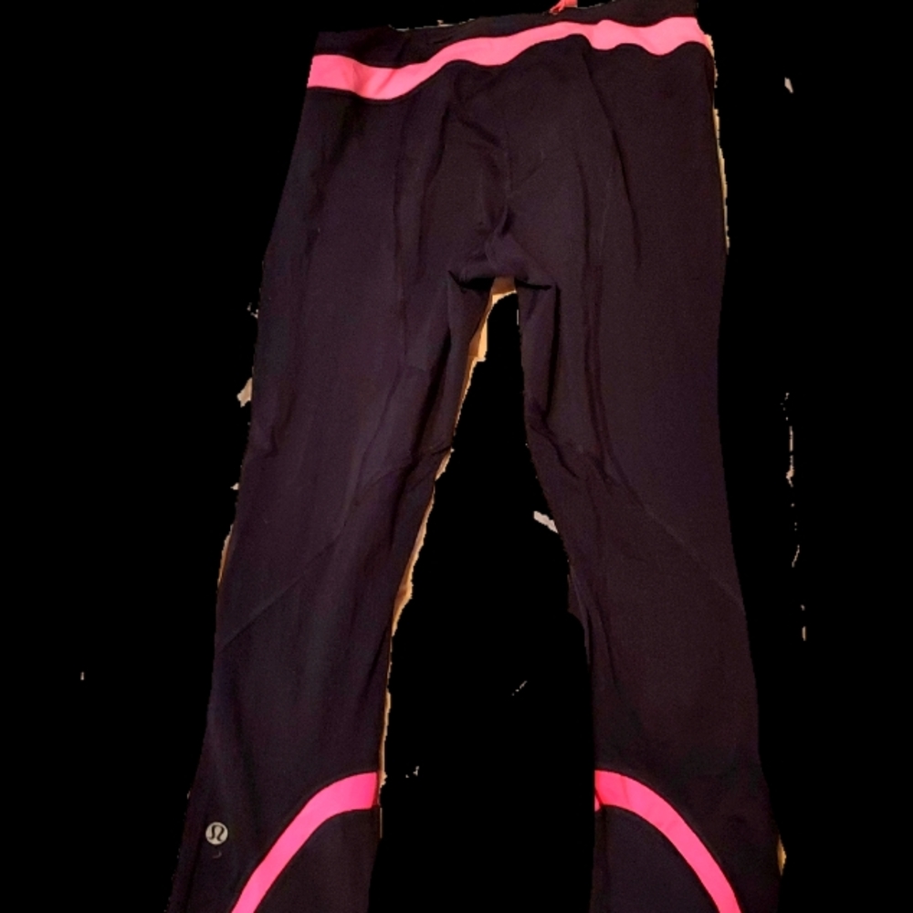(8) LULULEMON LEGGINGS